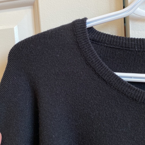 Black sweater - Picture 5 of 5